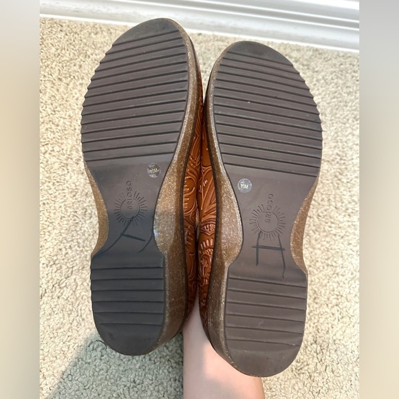 BRIOSO | Robson Tooled Floral Southwestern Brown Leather Clogs | Womens 10 - Picture 9 of 9